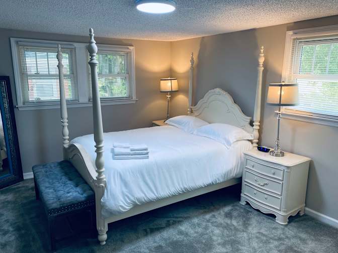 Alcove Rooms's room