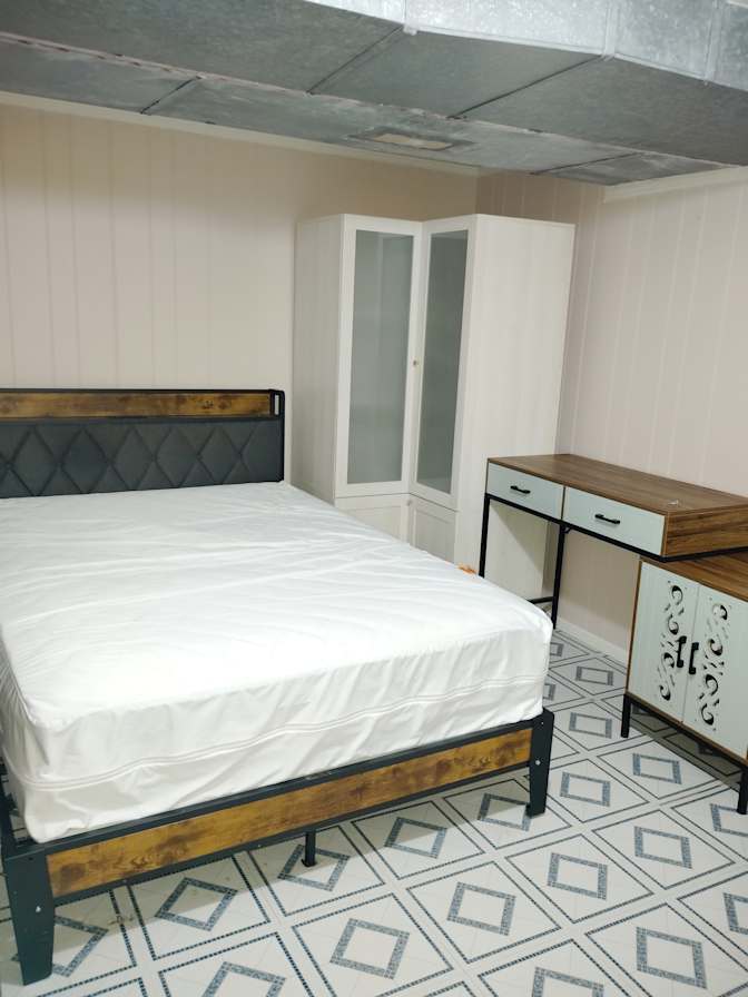 KIM BERAUN's room