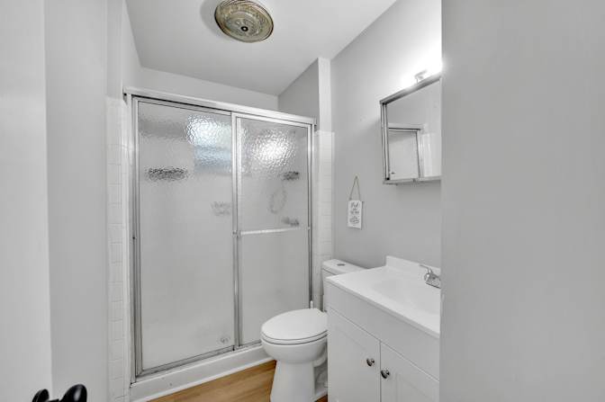 lifedoorrentals's room