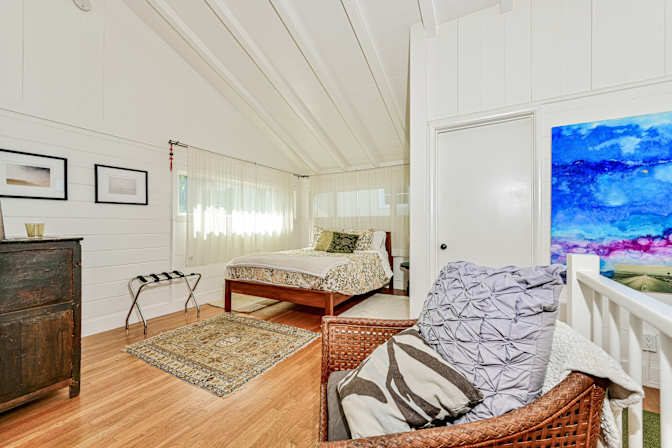 Edgar A. Macías's room