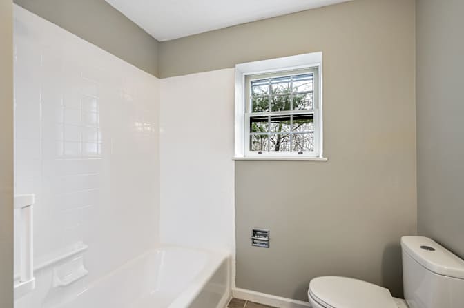 lifedoorrentals's room