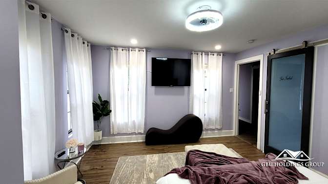 GBU Holdings Group's room