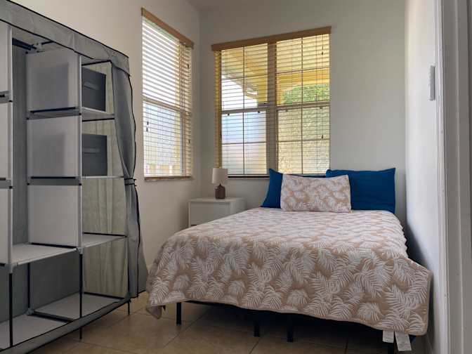 Laura Mateus's room