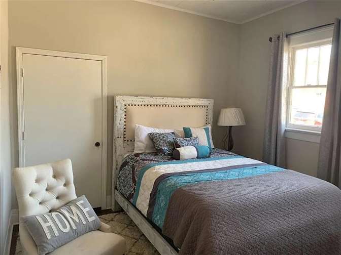 Alcove Rooms's room