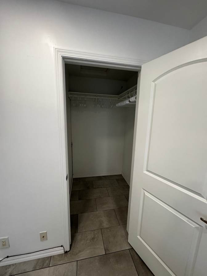 Elvi Flores's room