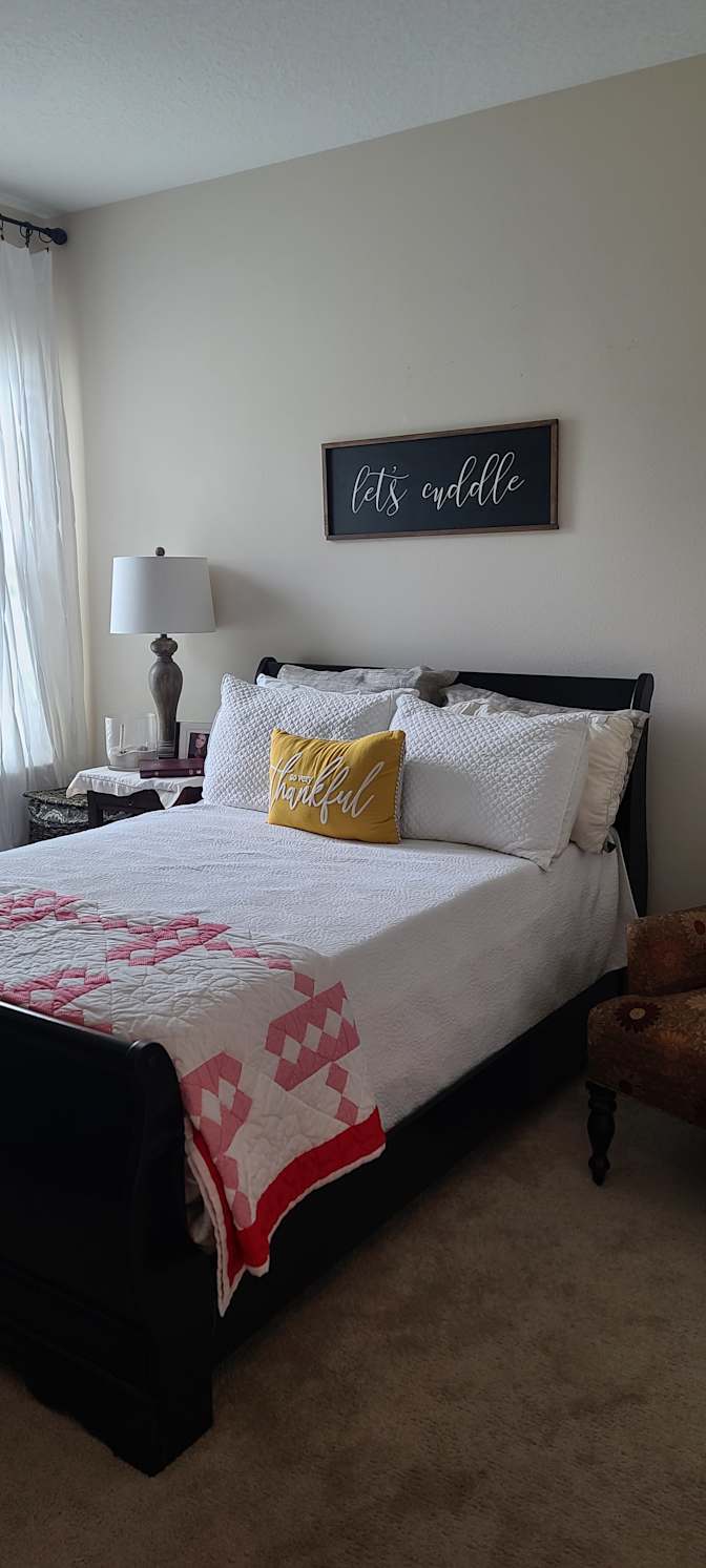 NICOLE's room
