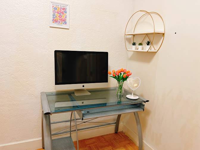 Suzie  Leung's room