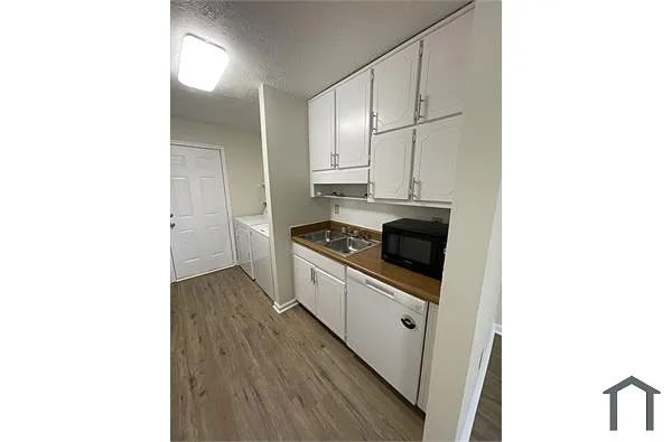 Alcove Rooms's room