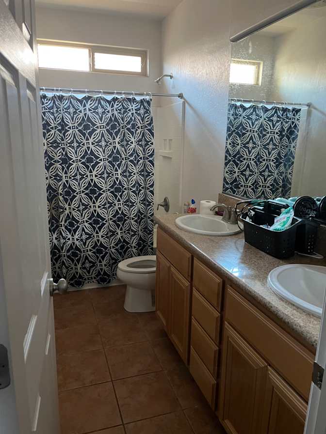 Luis's room