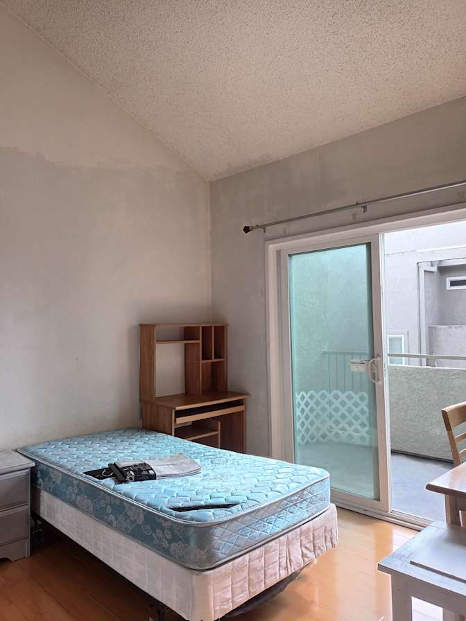 Lynn's room