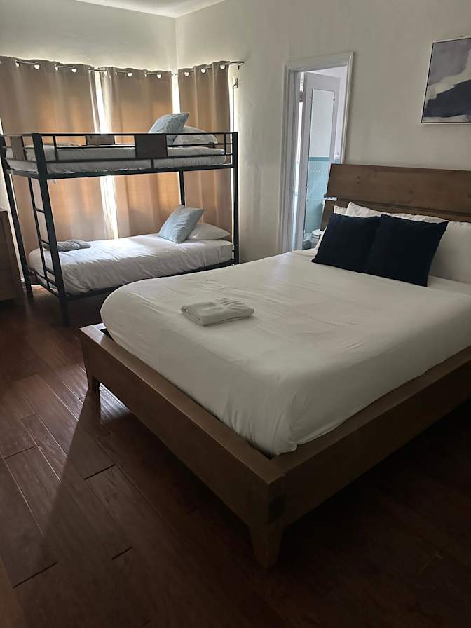 Greyvi's room