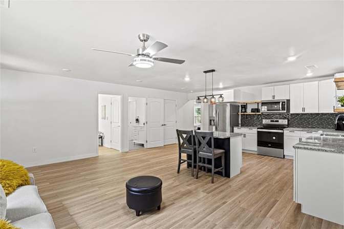 Alcove Rooms's room