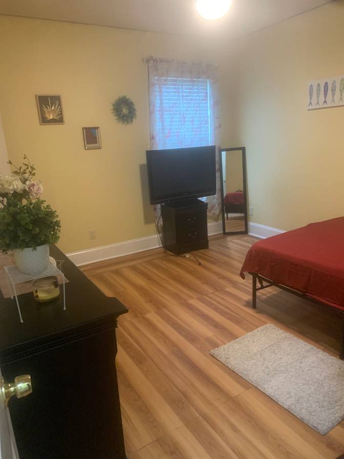 Dee's room