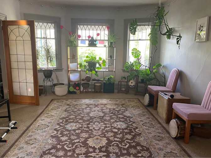 Lyle Povah's room