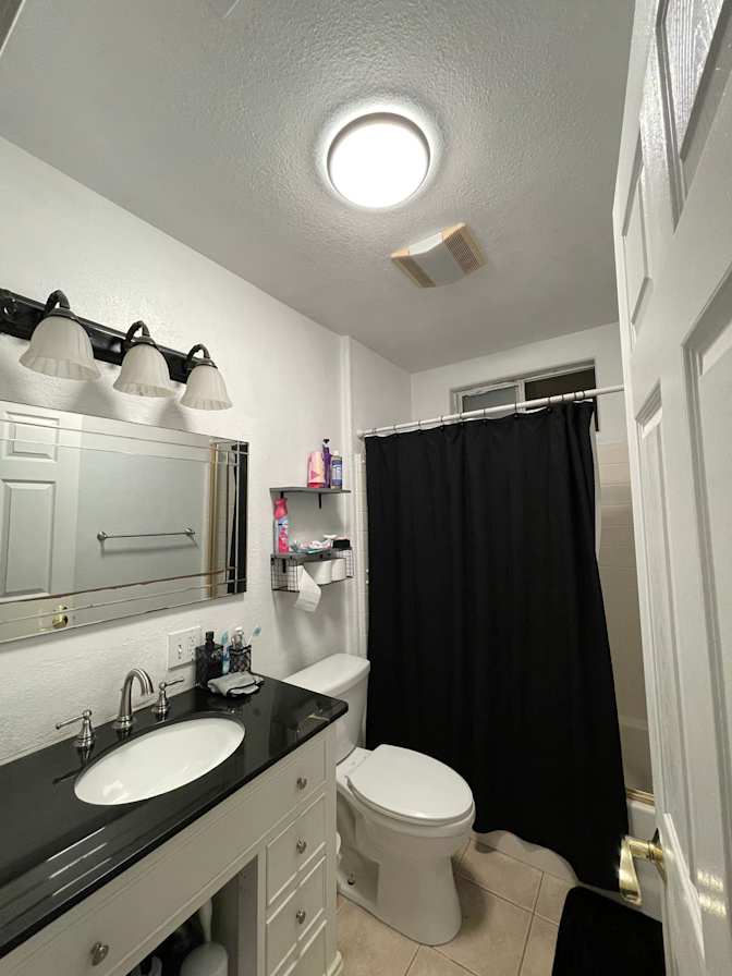 Carlos's room