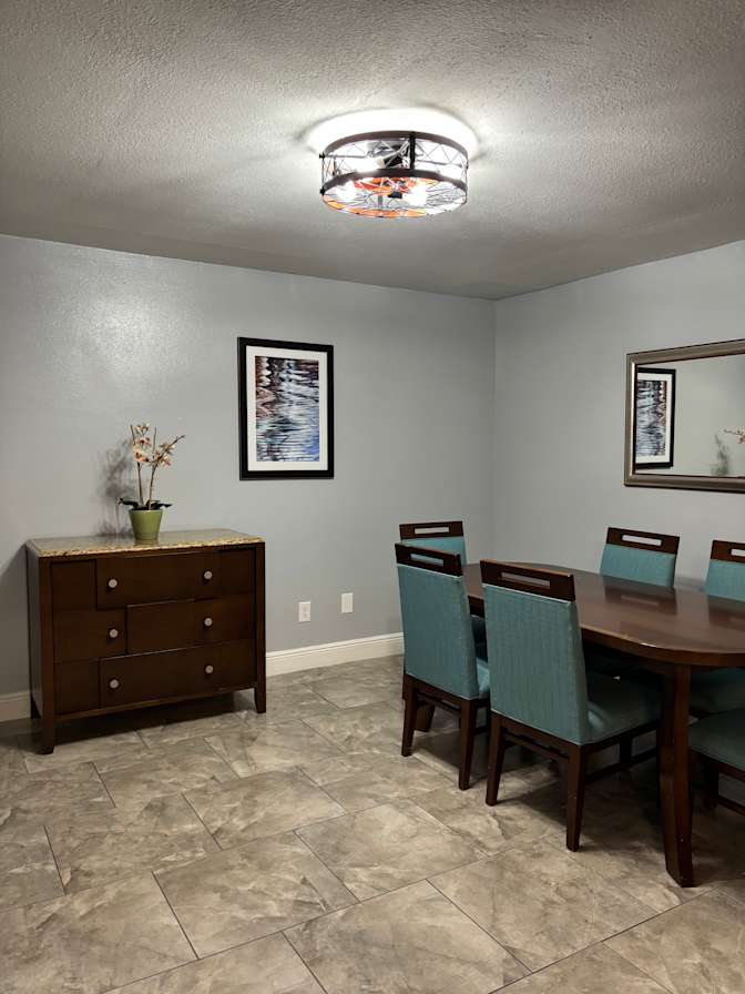Heartfelt Chosen Solutions's room