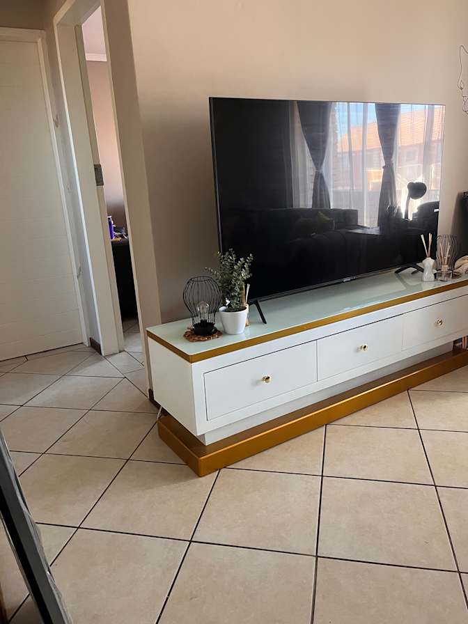 Nale's room