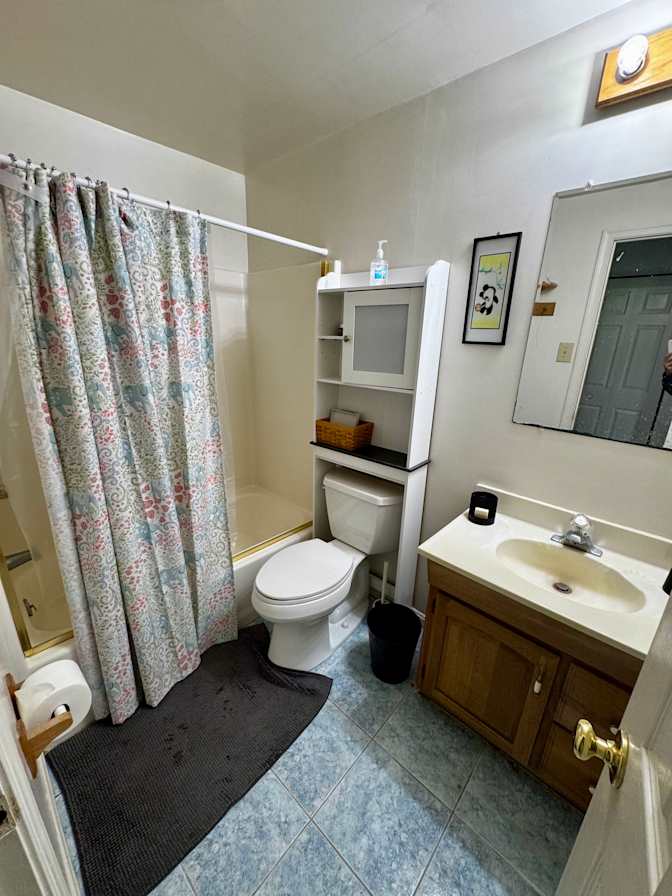 Tez's room