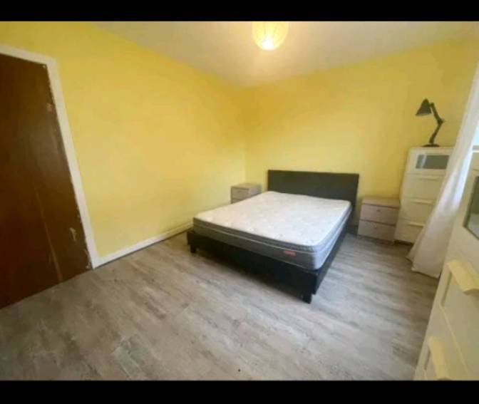 Zara's room