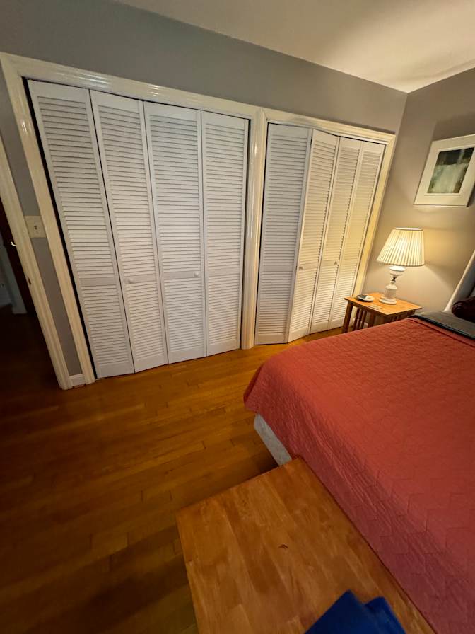 Mostly Private Two Bedroom Mountain Suite Private Bath's room