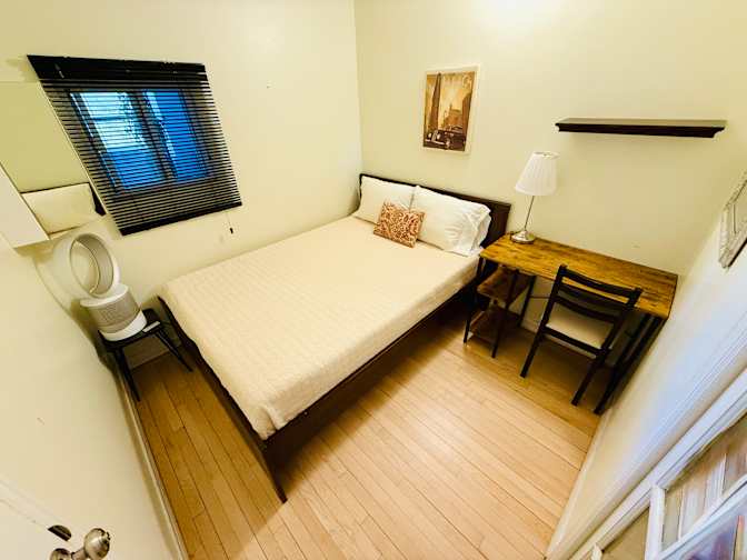 BISMAR BURGOS's room