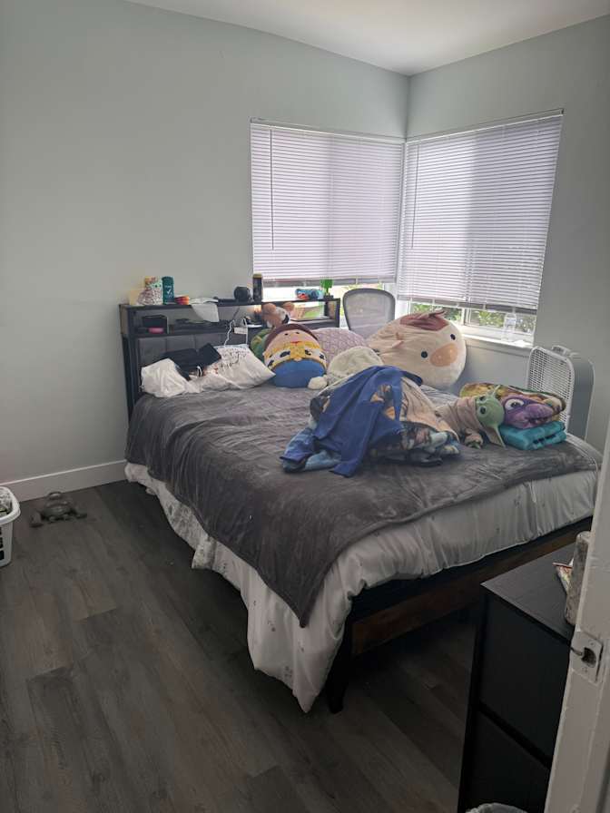Ysemia's room