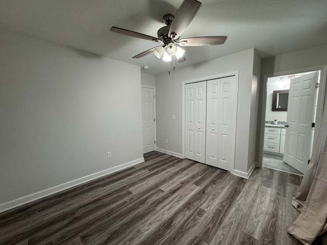 Alcove Rooms's room
