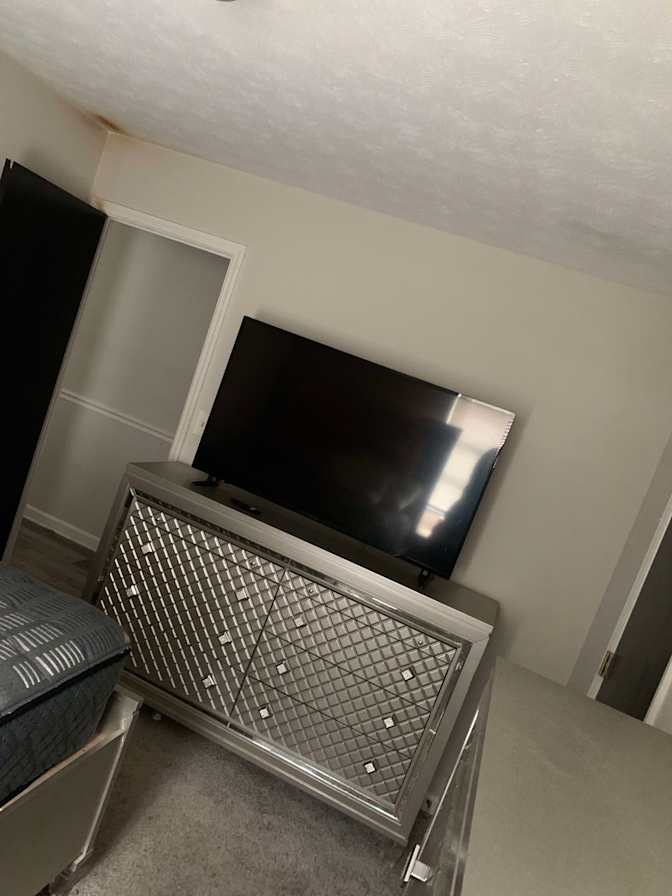 DIAMOND's room