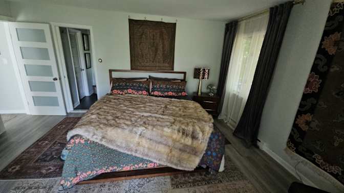 Eve's room