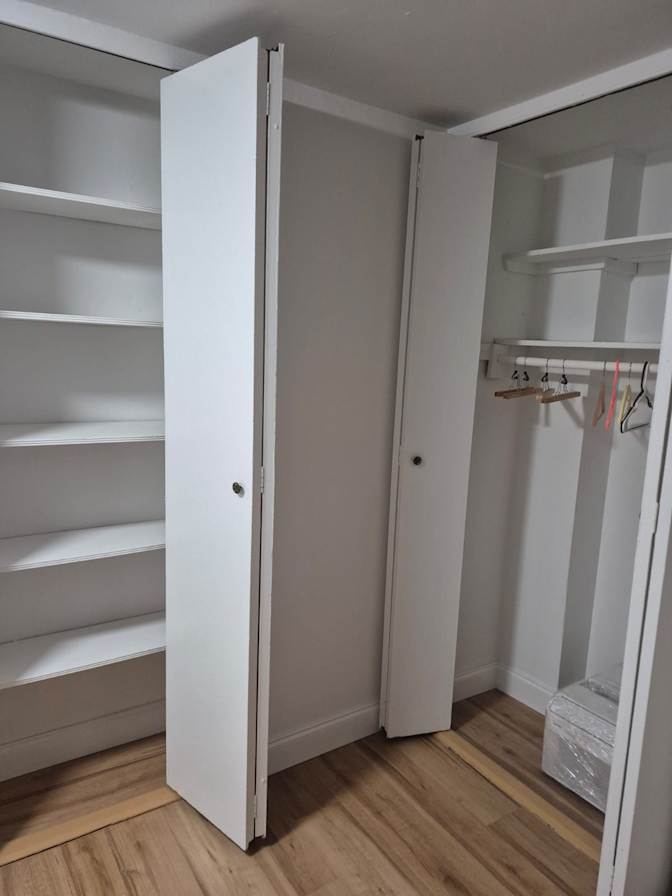 Leona's room
