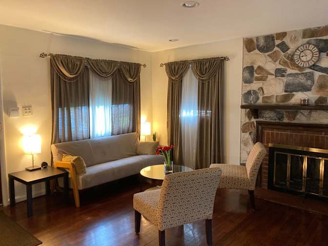 College Park Bed and Bath's's room