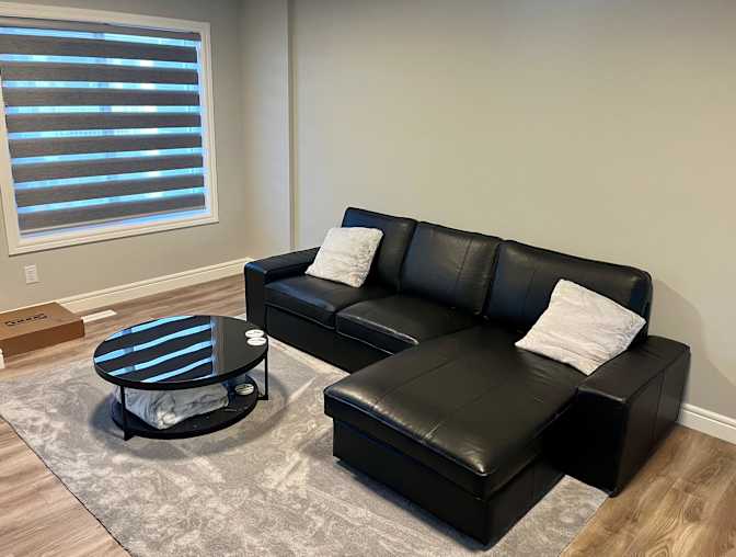 Yuvi Edmonton's room