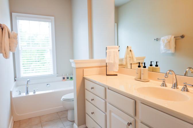 Alcove Rooms's room