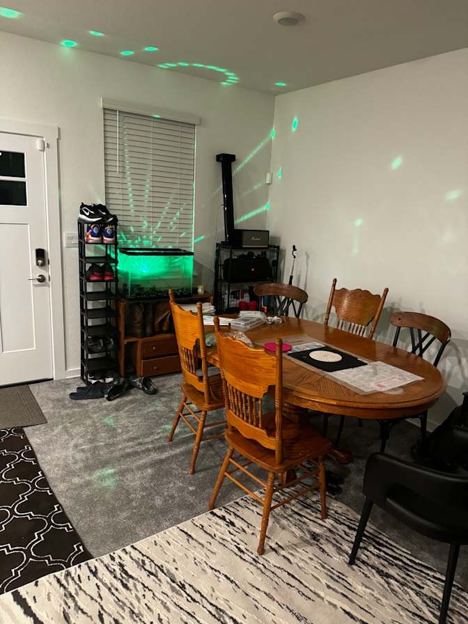 dongbum shin's room