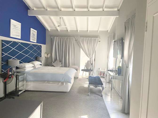 Gomo's room