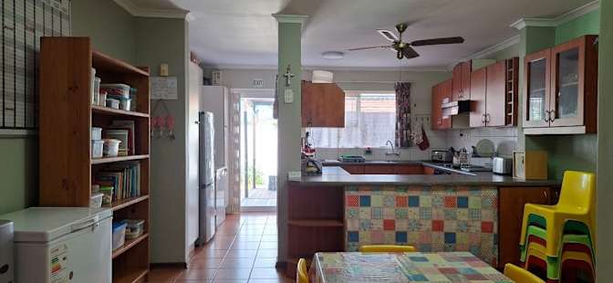 Leadsprop Properties's room