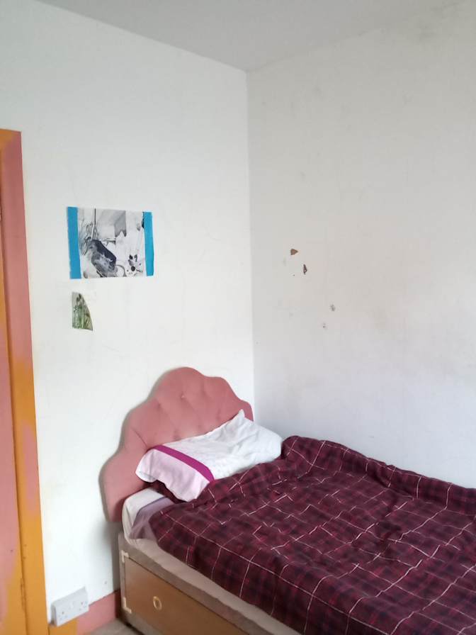 fola's room