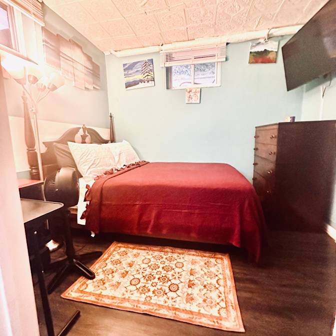 Carshella Hewie's room