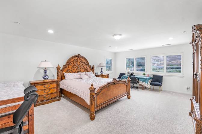 Sandy's room