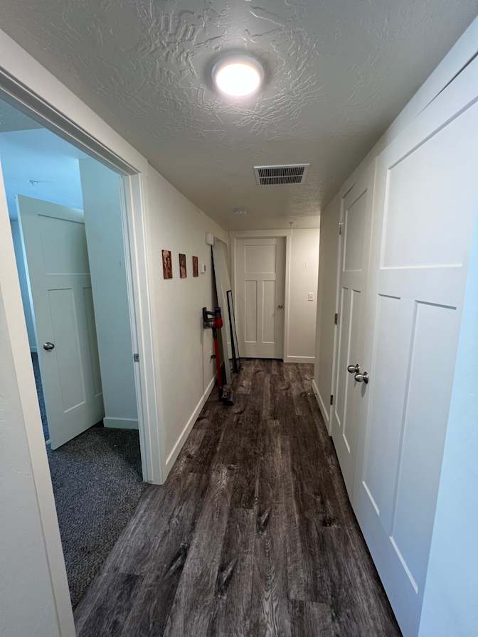 Elle Sanders's room