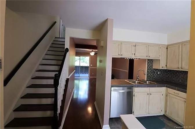 Alcove Rooms's room