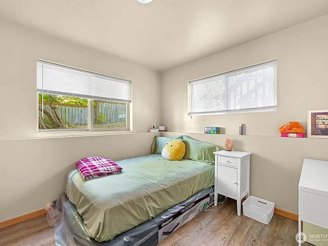 Cait Hawkins's room
