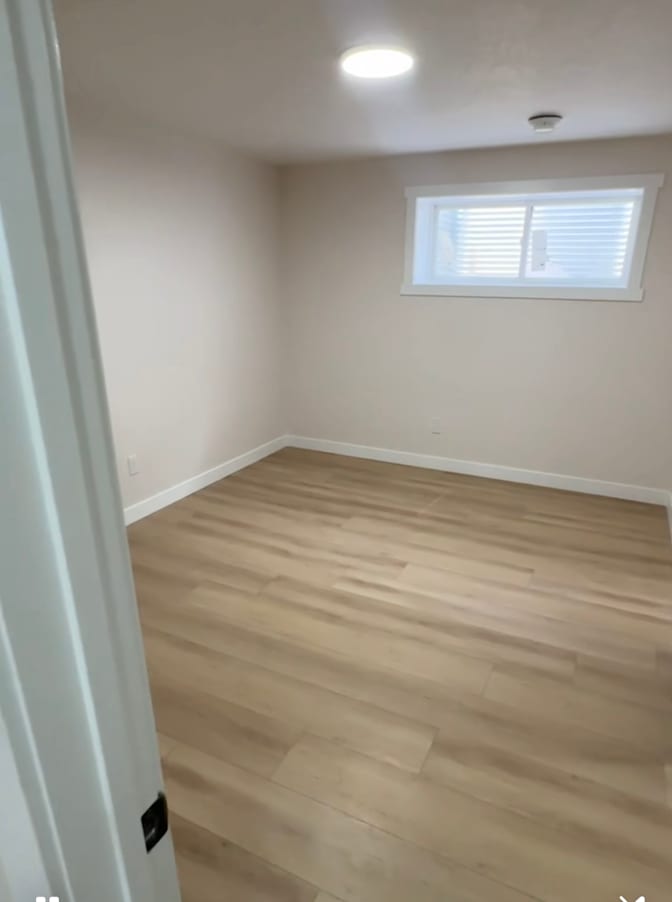 Caroline's room