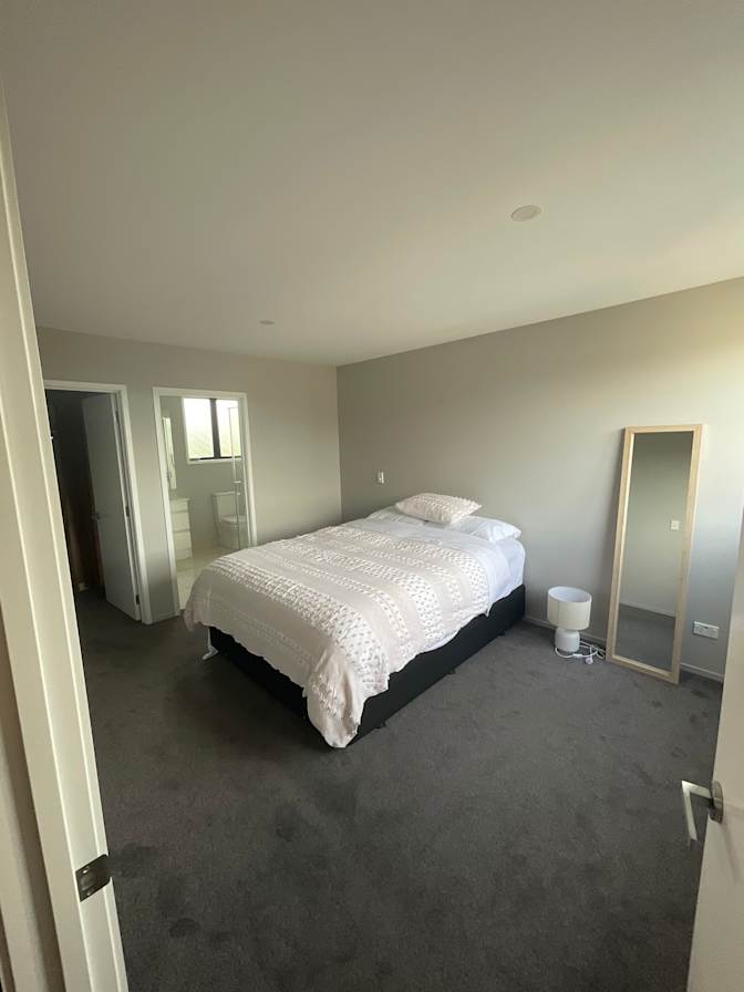 Liz Simpson's room