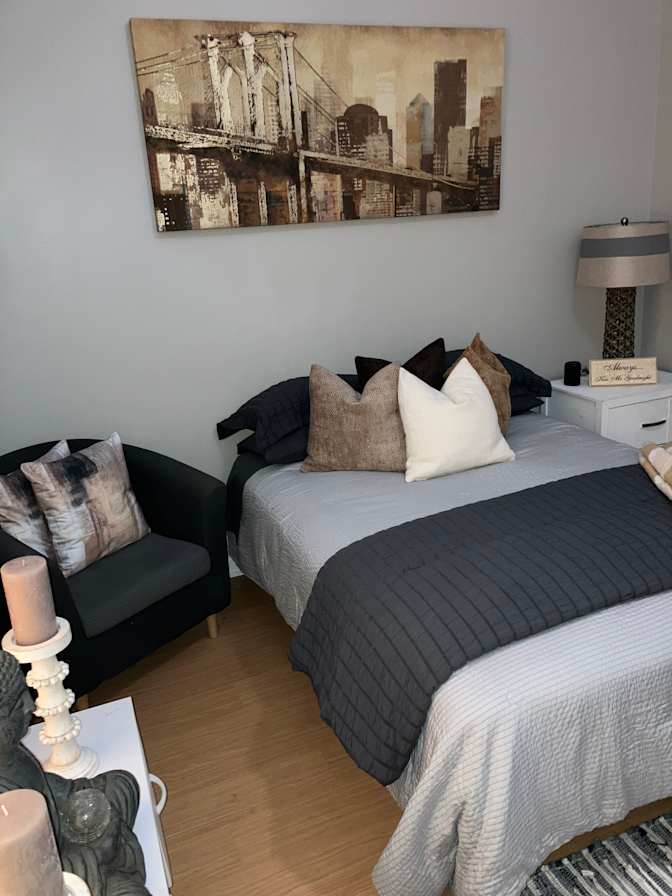 Claudette E Harden's room