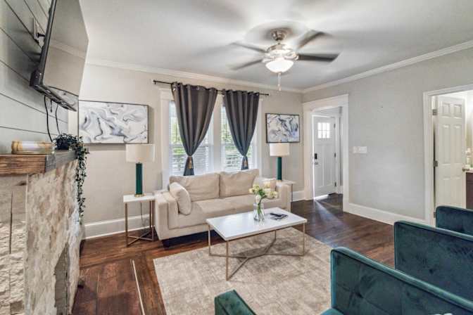 Alcove Rooms's room