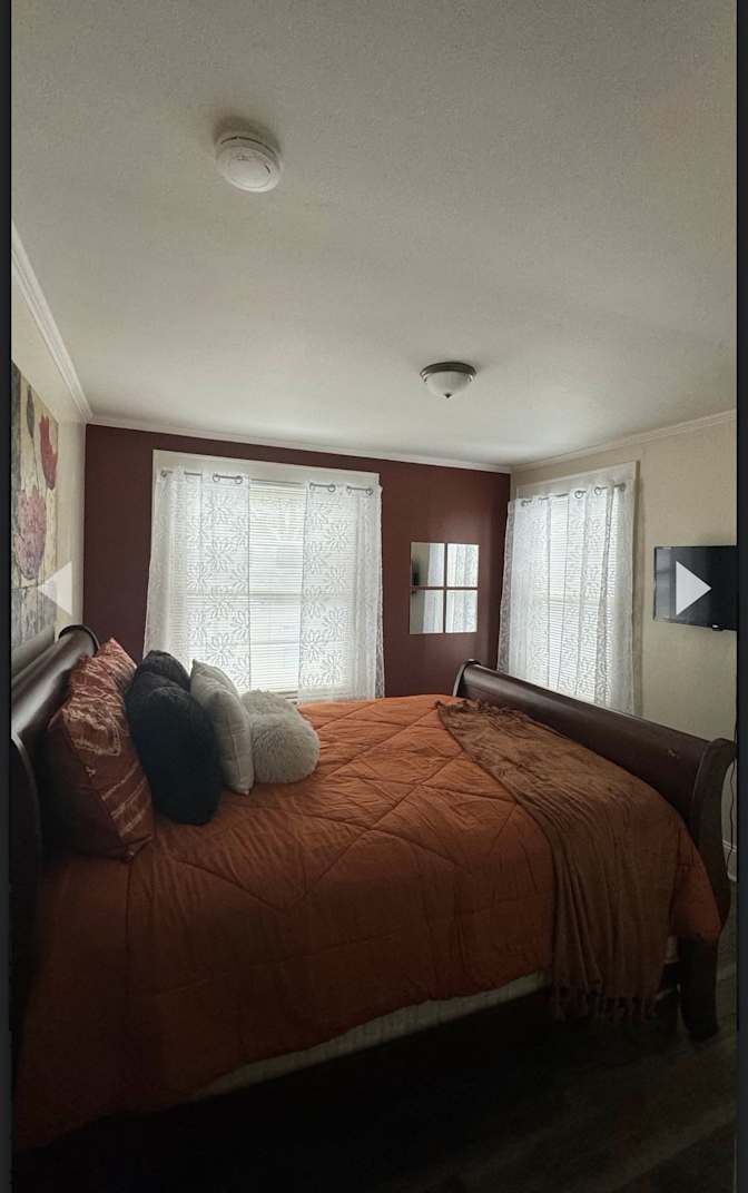Alcove Rooms's room