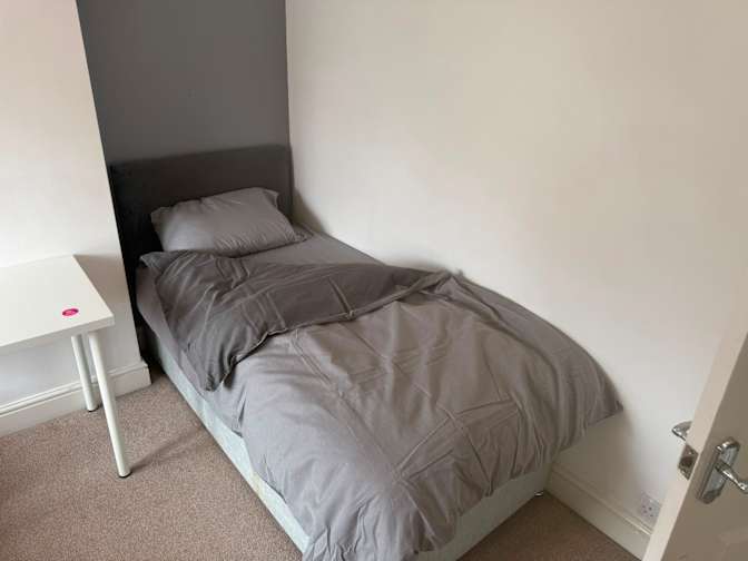 Hira's room