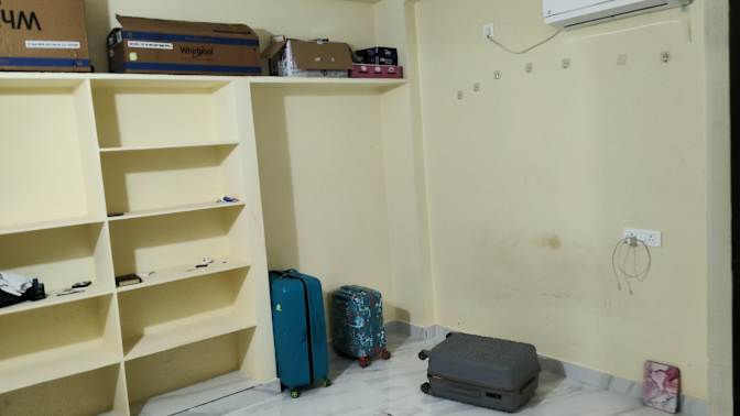 Ratnam's room