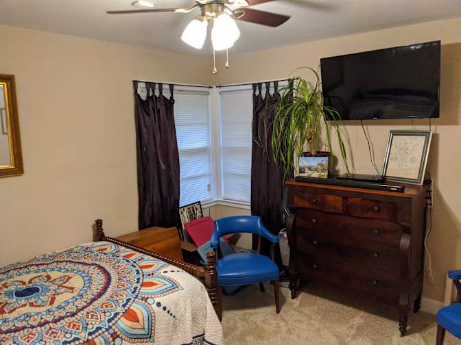 J Mo's room